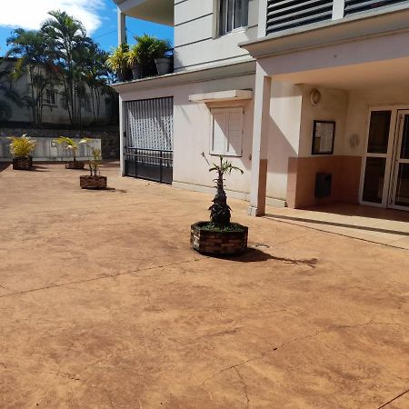 Appartement T3 Proche Aeroport Et Nordev Sainte Clotilde Exterior photo